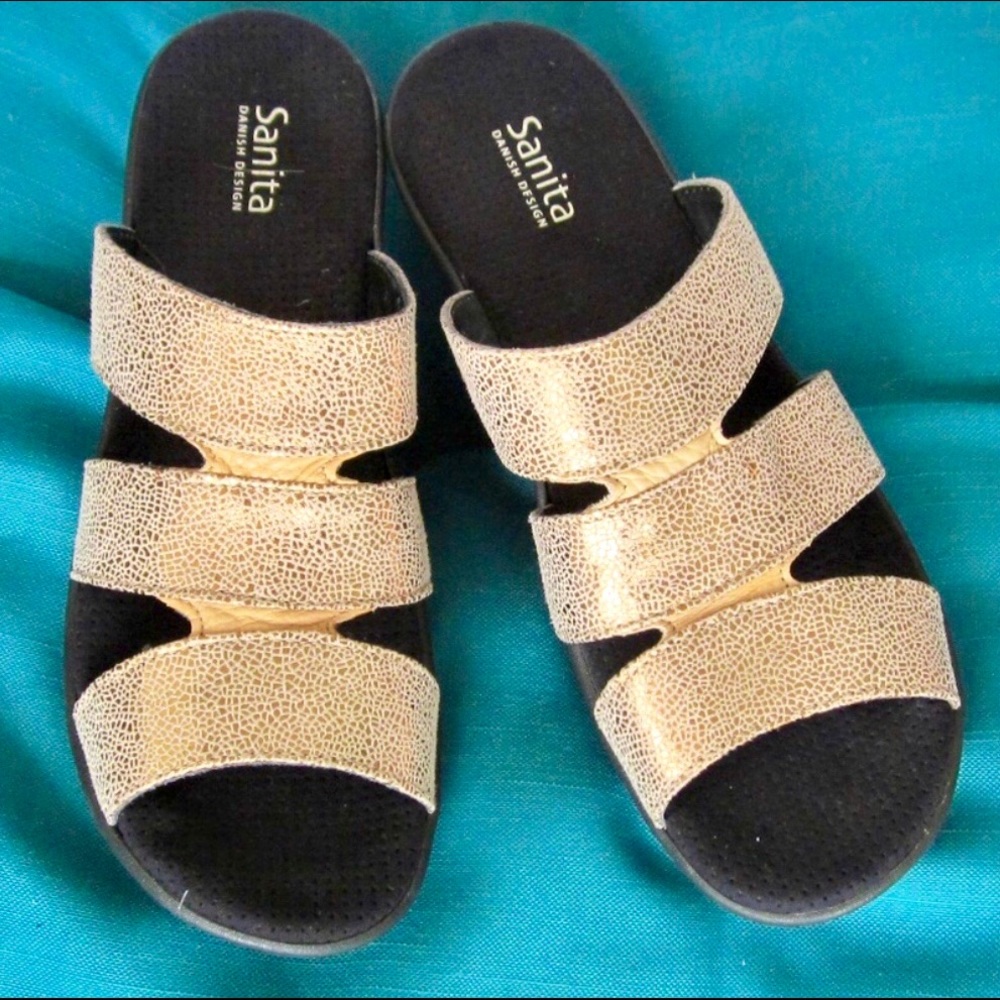 Sanita Gold Lizard Strap Sanders!  BNWO box.